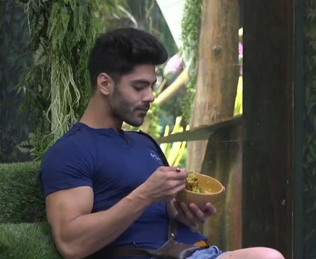 rajlovehina's tweet photo. Audience Choice ?

#SimbaNagpal #UmarRiaz 
#BB15 

RT.      🔁                      Like❤️ https://t.co/m6jGpaKt2l
