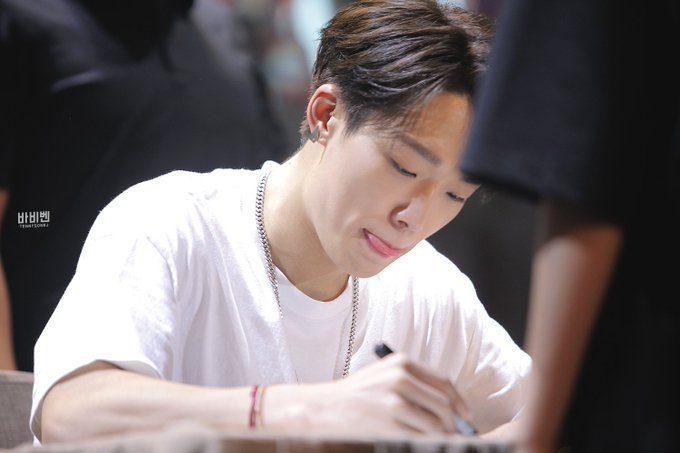 jwkfolder's tweet photo. #바비 #バビ #BOBBY #iKON https://t.co/OOYYJjBCUy