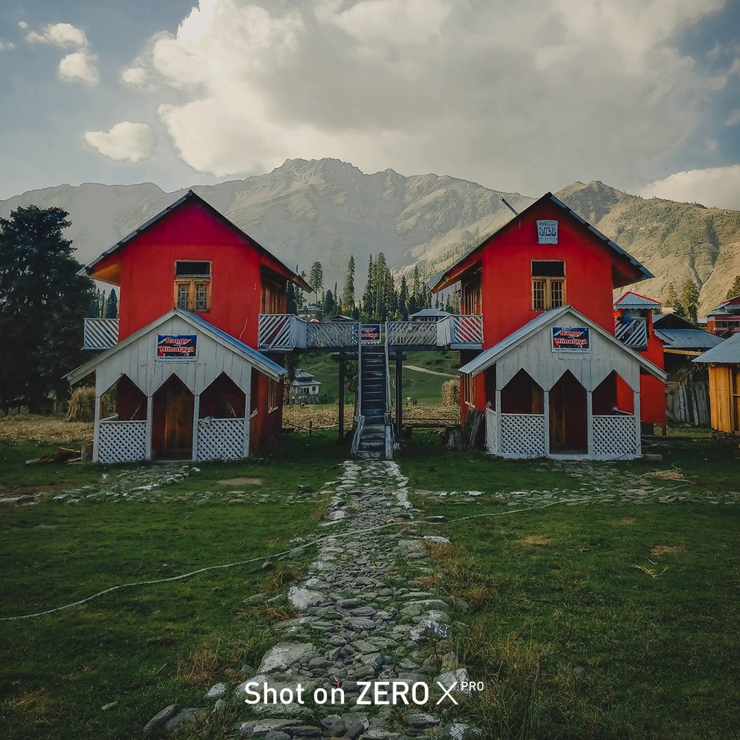 InfinixPakistan's tweet image. Keep calm and enjoy fall. Shot on #InfinixZeroXPro
Buy Zero X Neo: bit.ly/3vgEMCt
Buy Zero X Pro: bit.ly/3FBvF3V
Learn more: bit.ly/2XMRigJ
#SeeBeyond #108MPCamera #60XSuperZoom #MediaTekHelioG95 #ShotOnInfinix