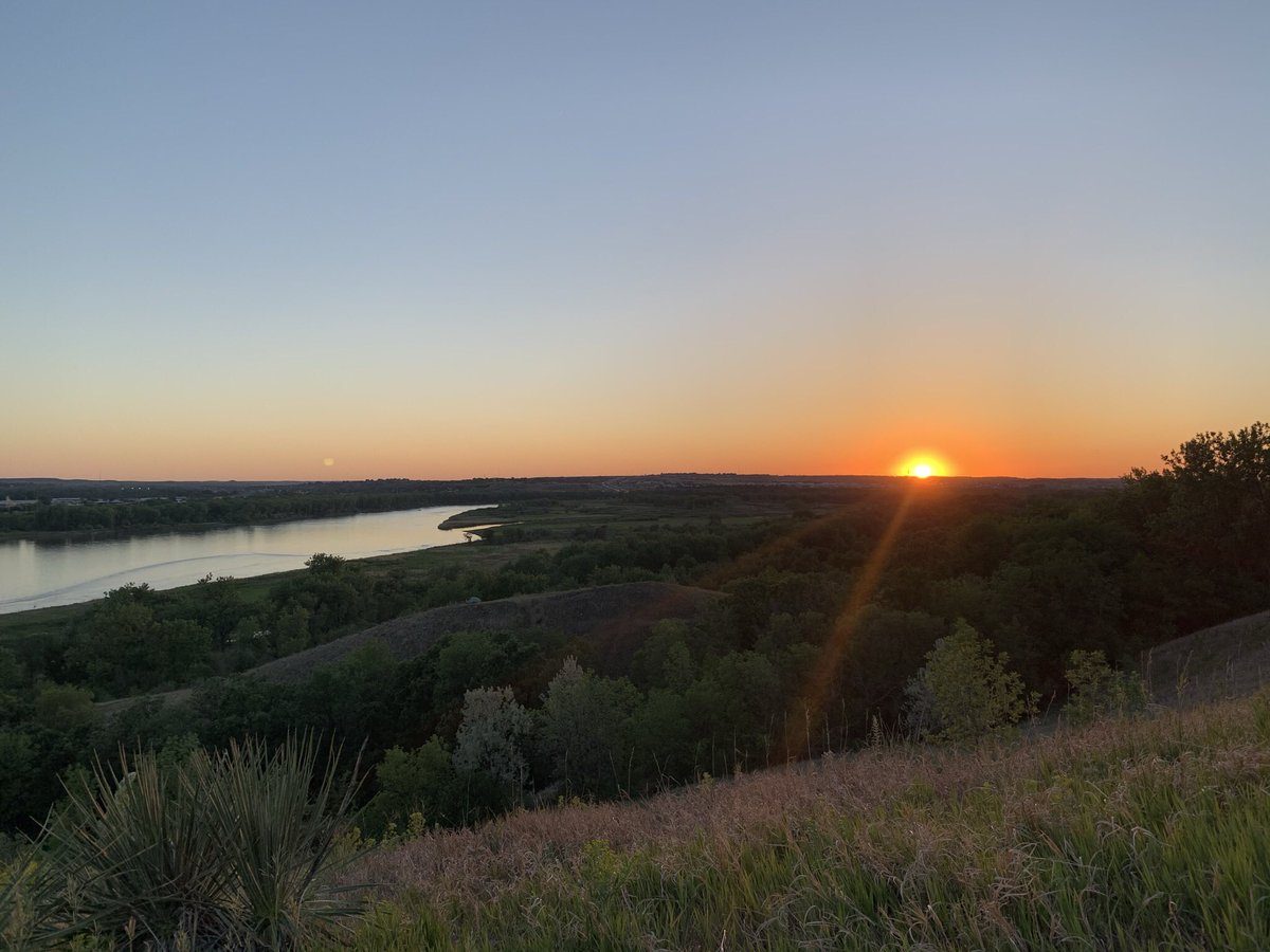 HinzLori's tweet photo. Happy 132nd Birthday, North Dakota. You have my heart. 
#NDLegendary #LegendarySunset #LoveND https://t.co/nz1MW3GGAm