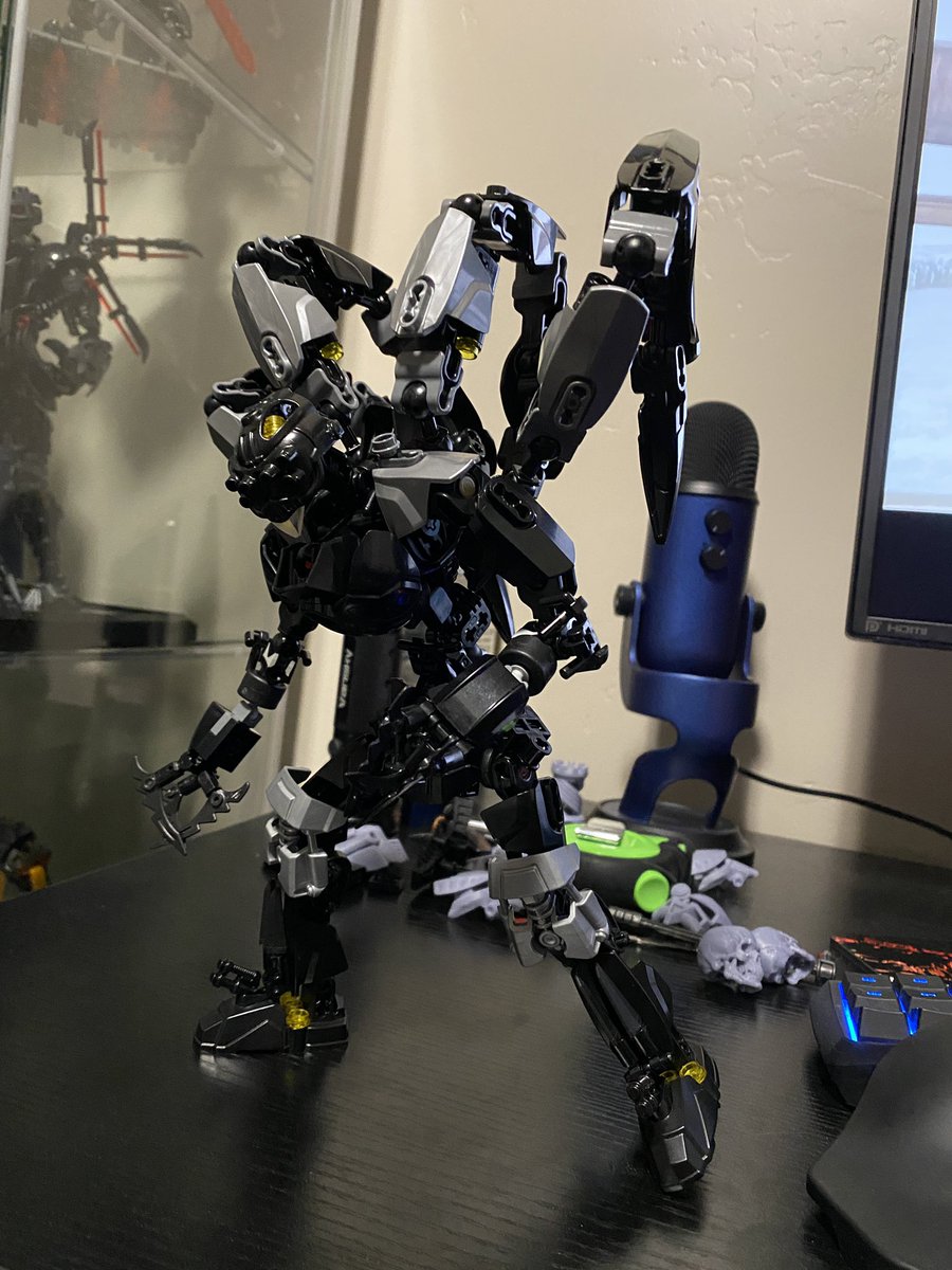 cyb3r_raven's tweet photo. Anyone want to take guesses as to what this Bioformer transforms into?

Still need to fill this guy out some more, but the foundation has been laid. Can’t believe I actually built one of these things!

#bionicle #moc #mocing #lego #legos #bionicles #bonkle https://t.co/10eTMedwMG