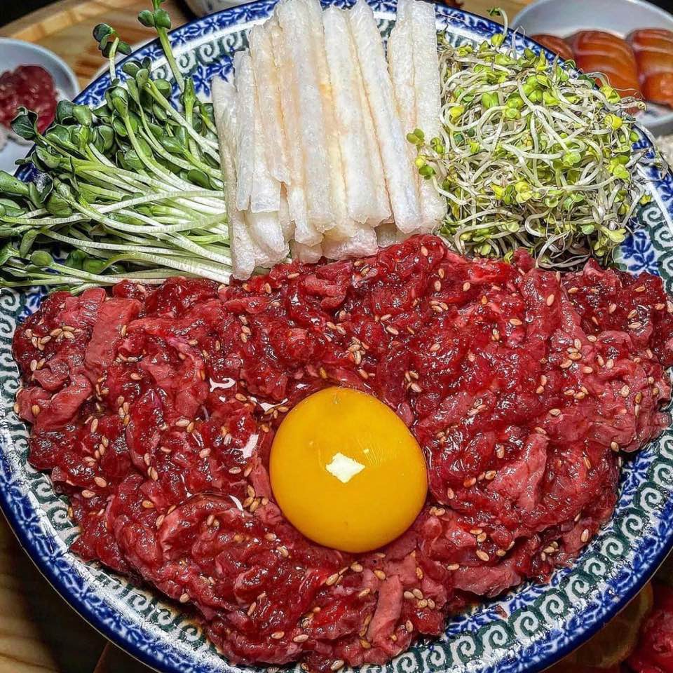 pegopa_korea's tweet photo. 🇰🇷韓国・ソウルにある魚介類専門店！

🐟너무한육회연어🐟

カンナム駅の近くにあり、“ユッケ”と“サーモン”の食べ放題が話題❣️

たっぷりユッケをのせたビビンバも絶品で、卵黄を崩して食べると🤤

📍 서울 강남구 역삼동 820-1 B2

#ペゴパ #韓国情報 #韓国料理 #韓国 https://t.co/YhMnRUffA8