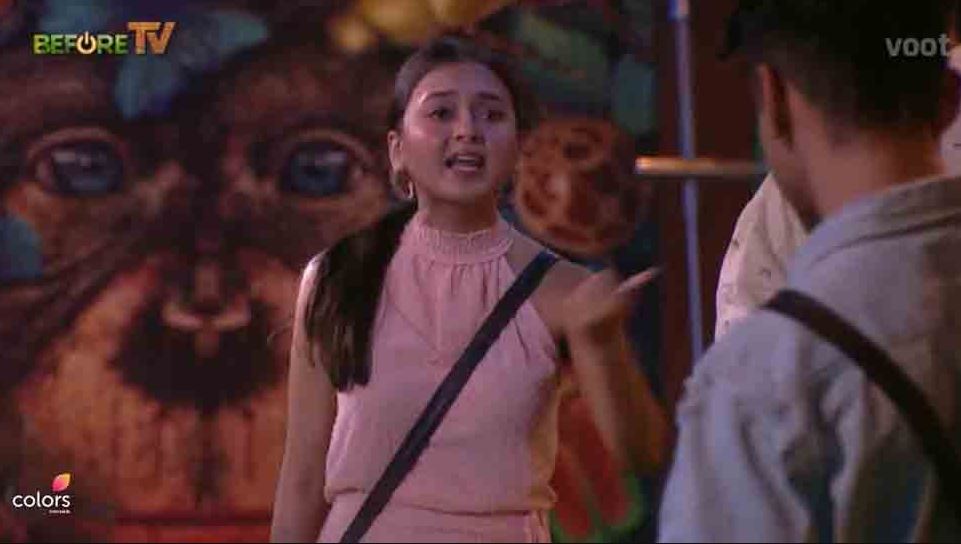 werindia's tweet photo. #BiggBoss15update: #ShamitaShetty gets into verbal spat with #TejasswiPrakash, asks #KaranKundrra to not play mind games with her https://t.co/Ubyf4G31sY #WeRIndia https://t.co/incOjuq0bd