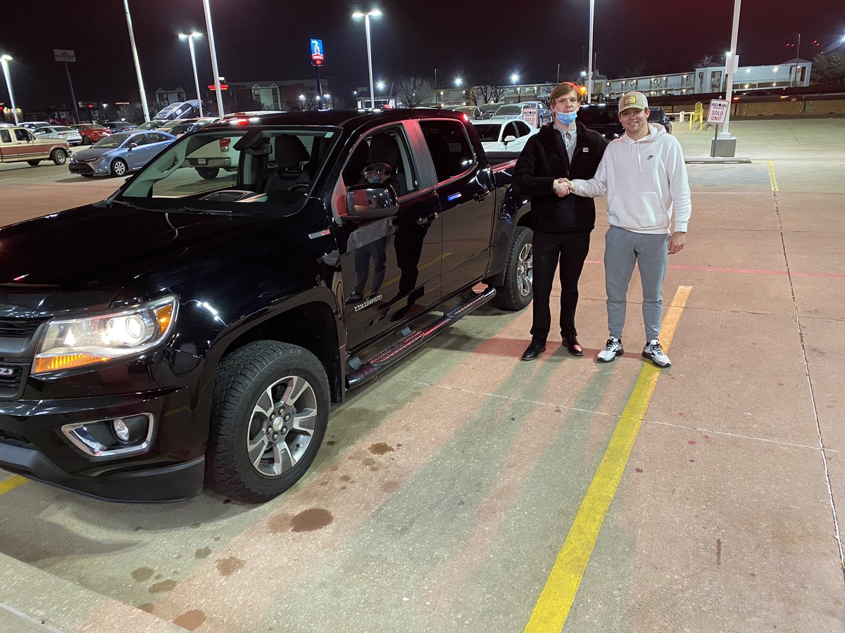 zrawsonn's tweet photo. 🚨BOLO NORMAN OKLAHOMA🚨 50k worth of clothes guns personal items like passport, social security card, pilots license, logbooks, and both of my safes. Truck, trailer, and everything I own was stolen October 31st around 6 am in my driveway. $500.00 cash reward of whereabouts. https://t.co/RIURyKMjwI