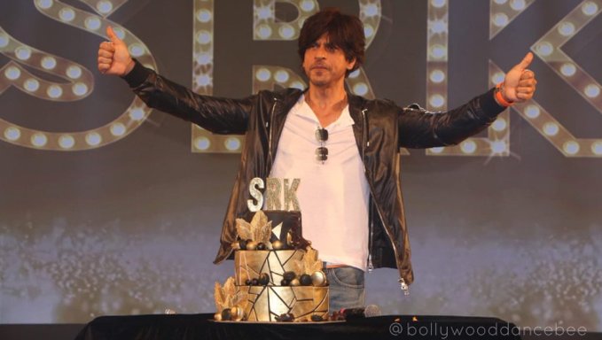 Fans wish Shah Rukh Khan a happy birthday   