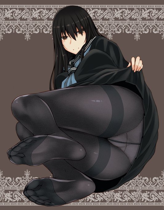 こちらは多分入手された方が相当少ないであろう、単行本が発売されてからしばらく経ってメロンブック様で行われたカドカワ系のコミックスフェアの際だったかに作った布製のブックカバーの素材…なんですが、肝心の黒先輩のコミックスにはサイズが合わないという(笑)#タイツの日 #いいタイツの日 