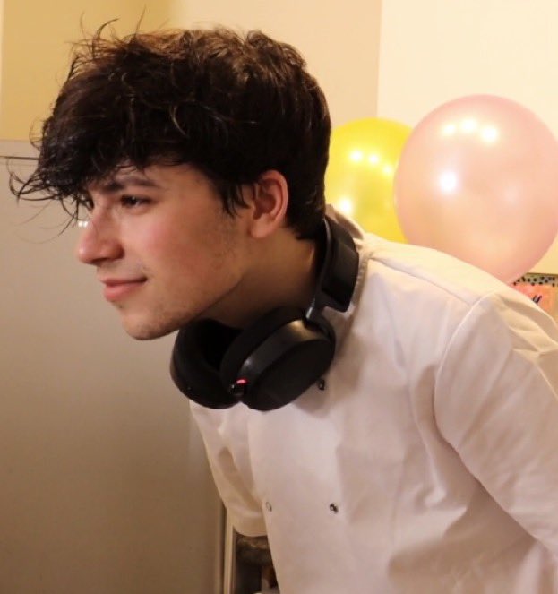 Amberxox5's tweet photo. #georgebakingstream AMAZING STREAMM GOGGY I REALLY HAD FUN WATCHING IT UR THE CUTEST, EVEN THO I HAD TO SLEEP IN THE MIDDLE OF IT :( , THANKYOU FOR MAKING AMAZING STREAMS U LIGHT UP EVERY ROOM U WALK INTO https://t.co/L2SryaTLhO
