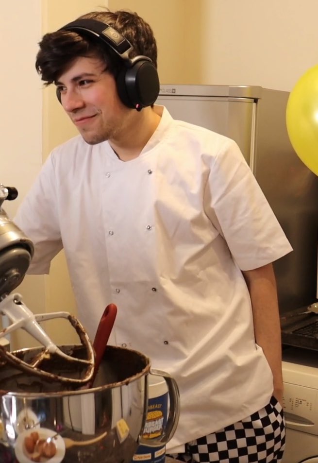 Amberxox5's tweet photo. #georgebakingstream AMAZING STREAMM GOGGY I REALLY HAD FUN WATCHING IT UR THE CUTEST, EVEN THO I HAD TO SLEEP IN THE MIDDLE OF IT :( , THANKYOU FOR MAKING AMAZING STREAMS U LIGHT UP EVERY ROOM U WALK INTO https://t.co/L2SryaTLhO
