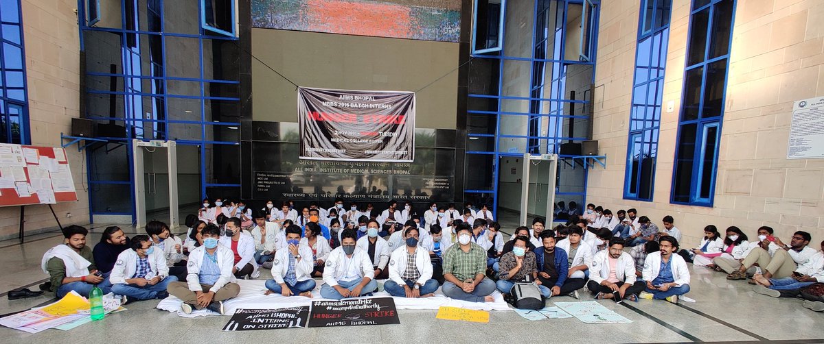 LakshmiMaya2's tweet photo. #INTERNSTRIKE D6 AIIMSBPL
#hungerstrike4studentsright
#aiimsintern24x7strike
#nocompetentauthority
@MoHFW_INDIA
@PMOIndia
@mansukhmandviya
@DghsIndia
@DirectorAtAIIMS
@official_aimsa @FAIMA_INDIA_
@FordaIndia @AIIMSRDA @AIIMS_SA @jda_ug @jdabhopal @RdaAiims @irsShramdeep @RDA_UP https://t.co/wXH2UlAWwz