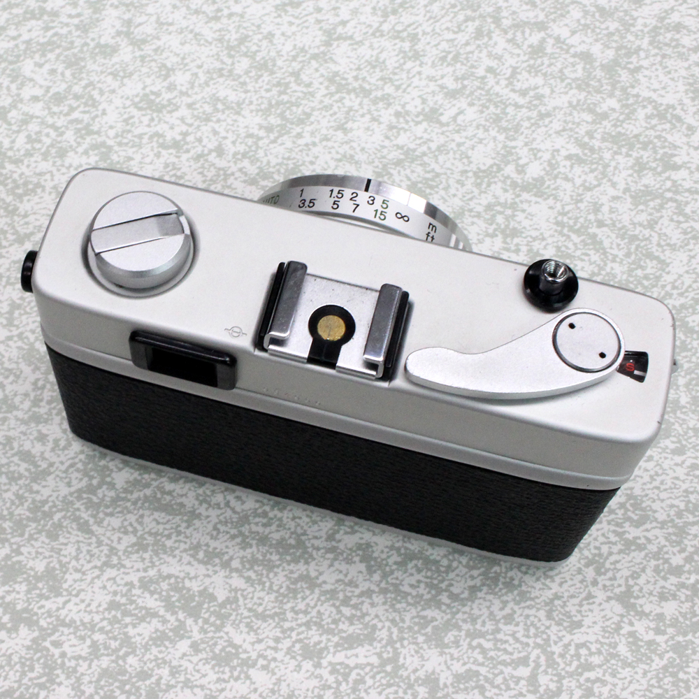 champcamera's tweet photo. #KONICA C35 Flashmatic(オーバーホール済)¥22,000 by #みすずが丘 店(#あざみ野)
写りの良さとレトロな外観で人気のコンパクトで持ち歩きやすい #フィルムカメラ です。
オーバーホール済みで程度の良い個体です!
#KONICAC35 #C35Flashmatic #江田 #市ヶ尾 #田園都市線
https://t.co/vaxUK3waxe https://t.co/TOmnjrQojp