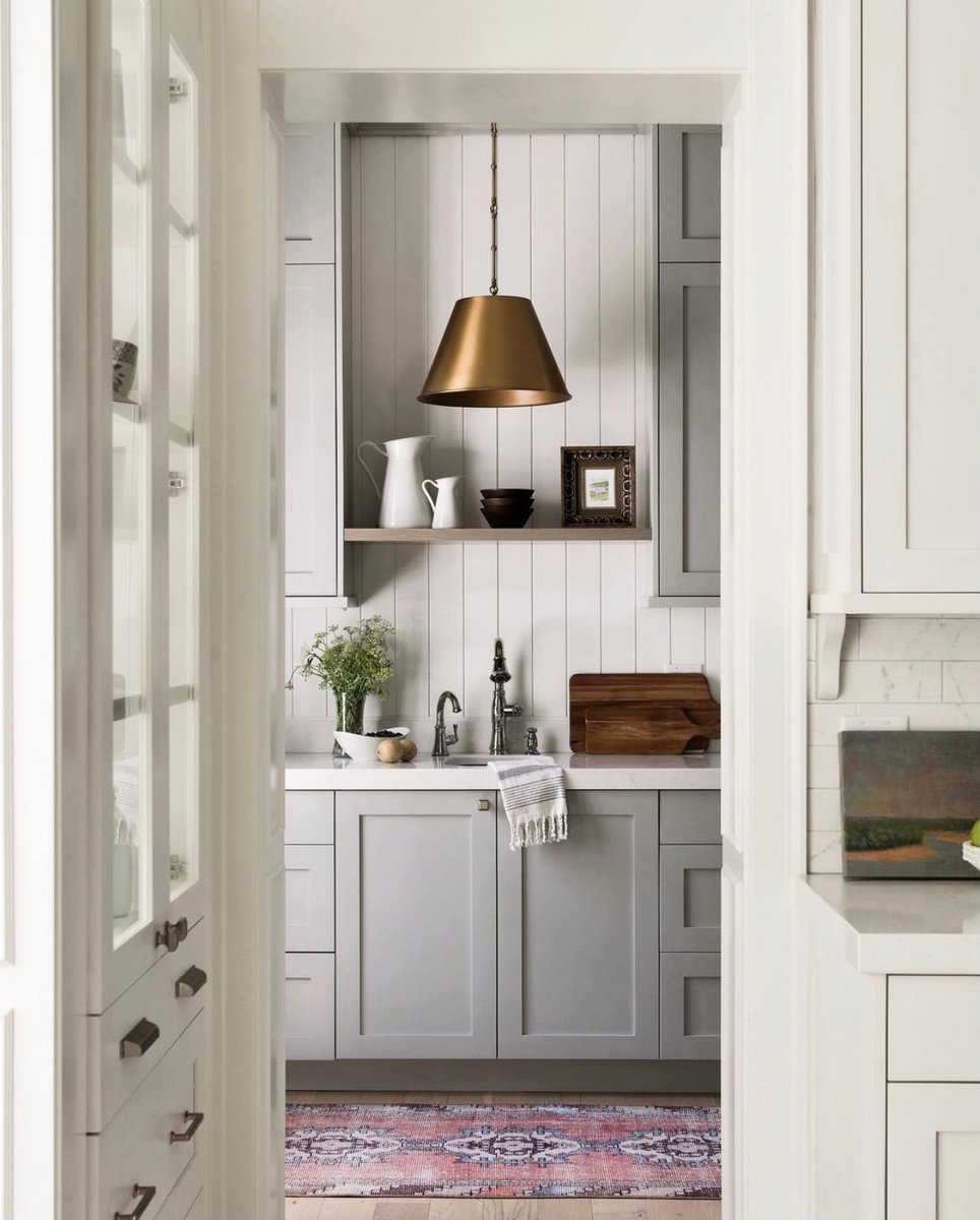 maygreyinterior's tweet photo. Obsessed with Mudrooms! And this one in particular from @stevetiek that ticks all our boxes! Shiplap, Brass finishes and Antique faucets, Shaker Cabinetry, Toned hues painted on the fixtures, a touch of greenery and natural materials..  PLUS the use of vertical layering 💫💫💫 https://t.co/5zSD7Q5MZs