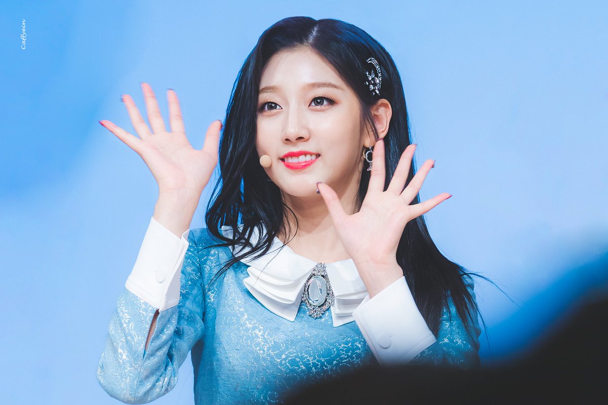caffyein's tweet photo. 처음으로 카메라 들었던 날

#러블리즈 #Lovelyz #정예인 #Yein 
@Official_LVLZ https://t.co/3GcrdGfHhw