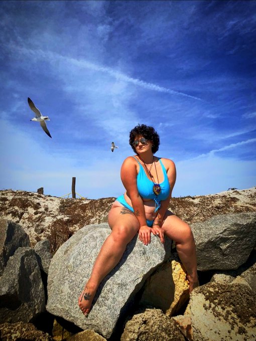 Beach dayyyy https://t.co/Il0ZHIzRNV