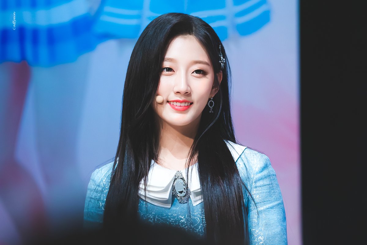 caffyein's tweet photo. 처음으로 카메라 들었던 날

#러블리즈 #Lovelyz #정예인 #Yein 
@Official_LVLZ https://t.co/3GcrdGfHhw