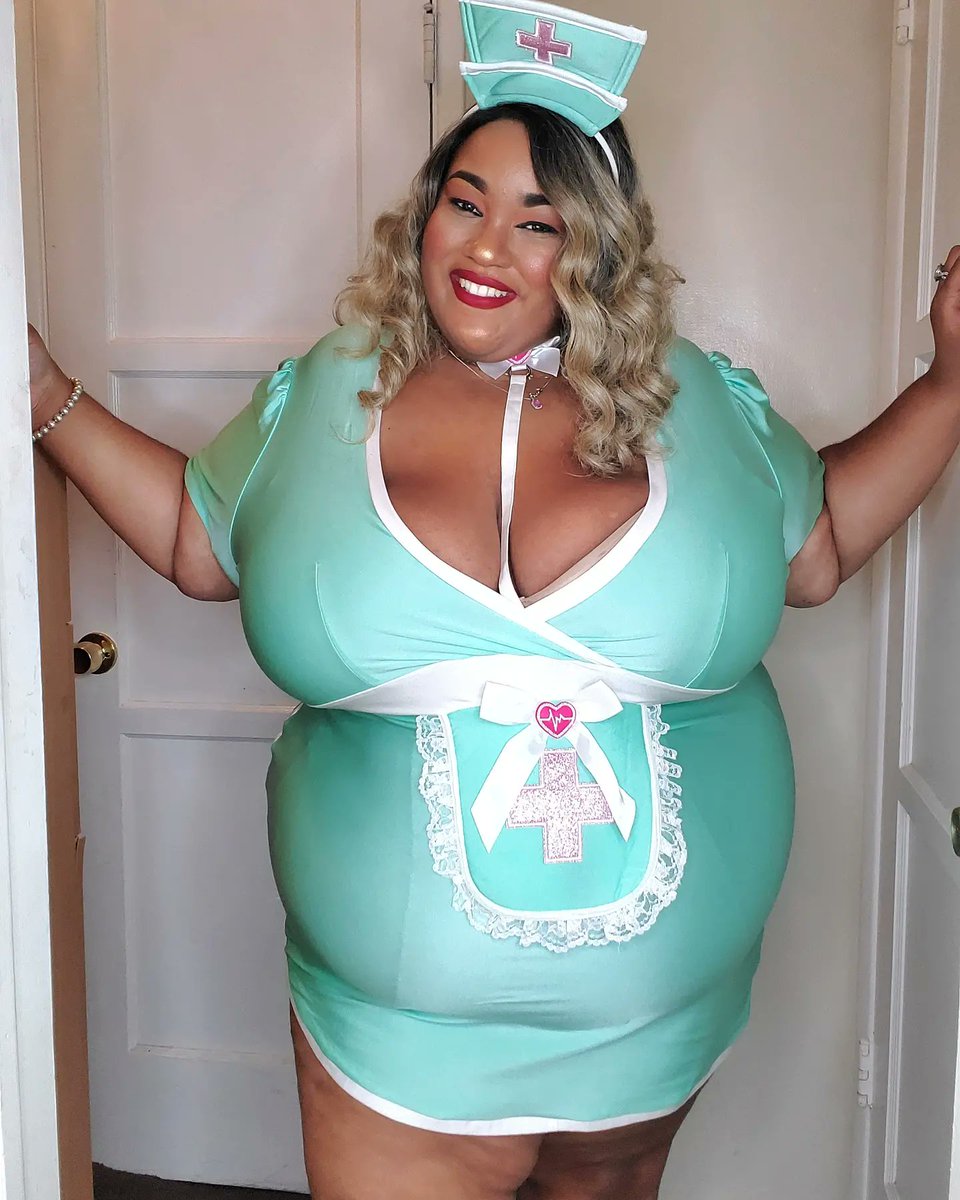 DIVATEETEE's tweet photo. HAPPY HALLOWEEN  2021...FROM NURSE TIFF

#PLUSSIZEHALLOWEEN #HAPPYHALLOWEEN #halloweencostume #blackgirlswithstyle #nursecostume #yandyhalloween #flyfluffyandfabulous  #divateetee #plussizehalloweencostume https://t.co/r8fV4TveA7