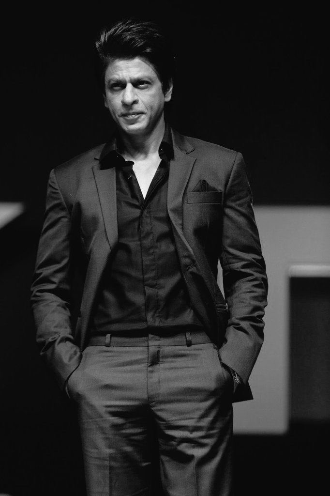 AftabShivdasani's tweet photo. A kind, gentle and generous soul - Happy Birthday @iamsrk bhai, here’s wishing you a loving, joyous and peaceful birthday. Love and regards. ❤️✨🙏🏼 https://t.co/f1GJaQLf7o