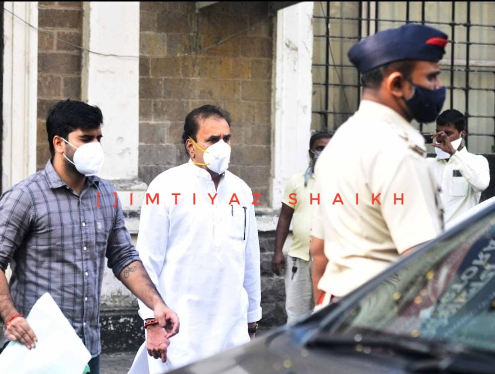 Imtiyaztimes's tweet photo. Mumbai: Anil Deshmukh, Maharashtra's Former Home Minister, Arrested after being taken to a hospital for check-up, during the Money Laundering Case, in Mumbai on Tuesday. Photo by Imtiyaz Shaikh
@MumbaiPolice @AnilDeshmukhNCP @NCPspeaks @PawarSpeaks @ANI @aajtak @ZeeNews https://t.co/CBFbim89qx