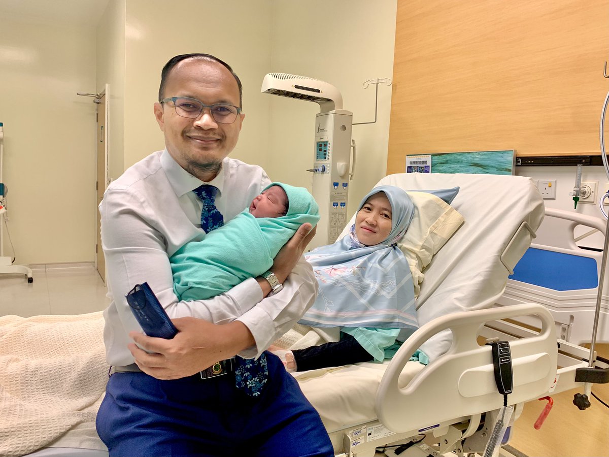 Muhtar_Suhaili's tweet photo. Alhamdulillah! Telah lahir sorang bayi perempuan, lahir hari ini Selasa, 26 Rabi’ul Awwal 1443H bersamaan 2 November 2021, 12.41 tengahari, dengan berat 3.51kg.

Doakan juga semoga cahaya mata kelima kami ini akan menjadi anak solehah dan insan cemerlang di dunia dan Akhirat.👍😍 https://t.co/ygjjSllPim