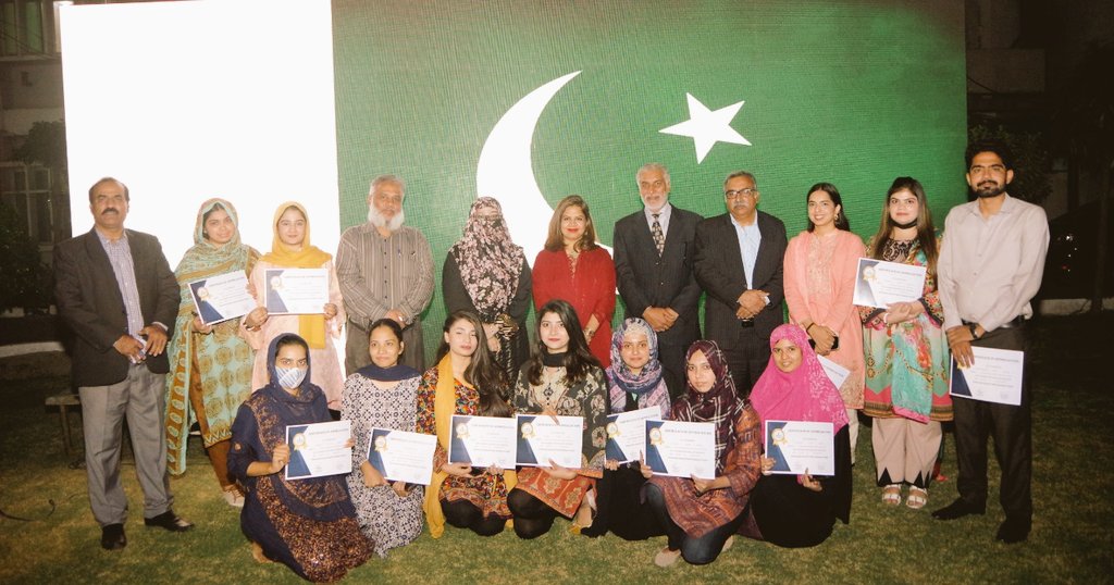 HafsaJaved226's tweet photo. Congratulations to all the toppers of DGPR Internship Program batch 6-21
Warm welcome to all the Selected candidates of CM Paid internship program for media graduates batch-1
Lots of best wishes for u all☺️☺️
#DGPR
#internship 
#InternshipinDGPR
#Toppers 
#Goodluck 
#MediaWatch https://t.co/y78MHvxKvN