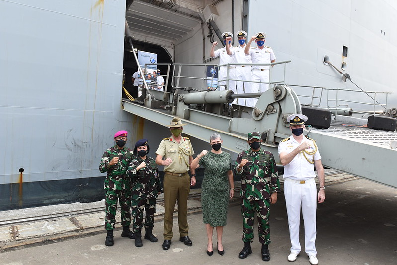 IKAHANid's tweet photo. #AusNavy HMAS Canberra was welcomed in Indonesia 🇮🇩🤝🇦🇺 this visit enhances interoperability and coordination between our forces to reinforce a shared commitment to the region #IPE21 https://t.co/GQ1TVzOaIb