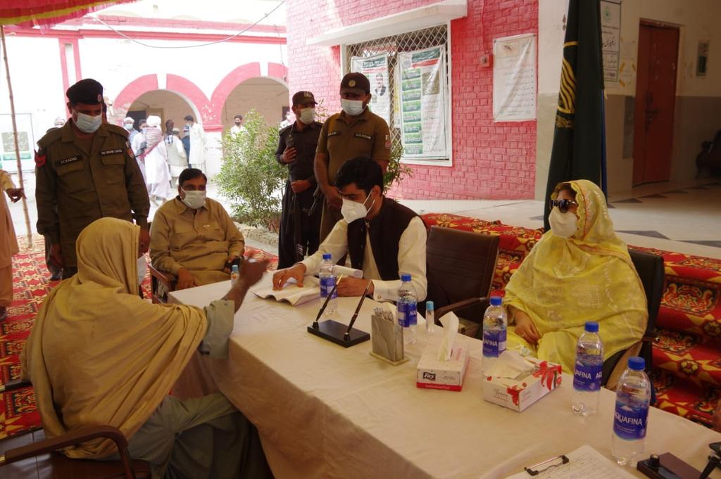SarahAslamOffl's tweet photo. Revenue Awami Khidmat Katchehry, at Tehsil, Kot Chutta https://t.co/n0lXw79BoC