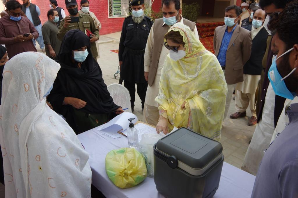 SarahAslamOffl's tweet photo. Checking of COVID-19 Vaccination Counter at Kot Chutta https://t.co/a6h6YVLyeM