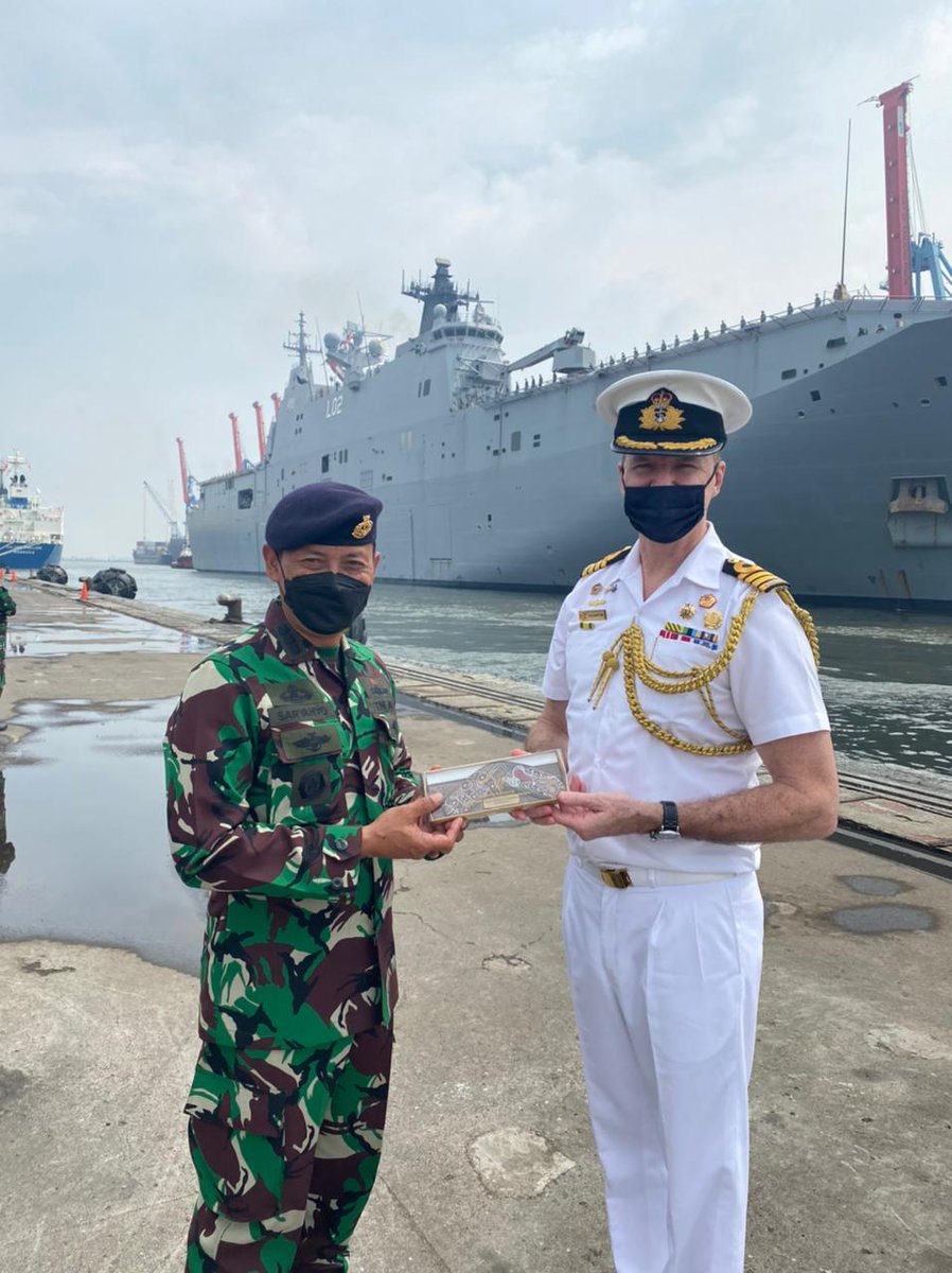 IKAHANid's tweet photo. Thank you #AusNavy HMAS Canberra sailed from Jakarta to meet up with the #IPE21 task group and continue on their regional deployment headed to Surabaya to participate in the combined naval exercise New Horizon '21 with @TNIAL #moresecuretogether 🇮🇩🤝🇦🇺 https://t.co/x01cvtlX8k