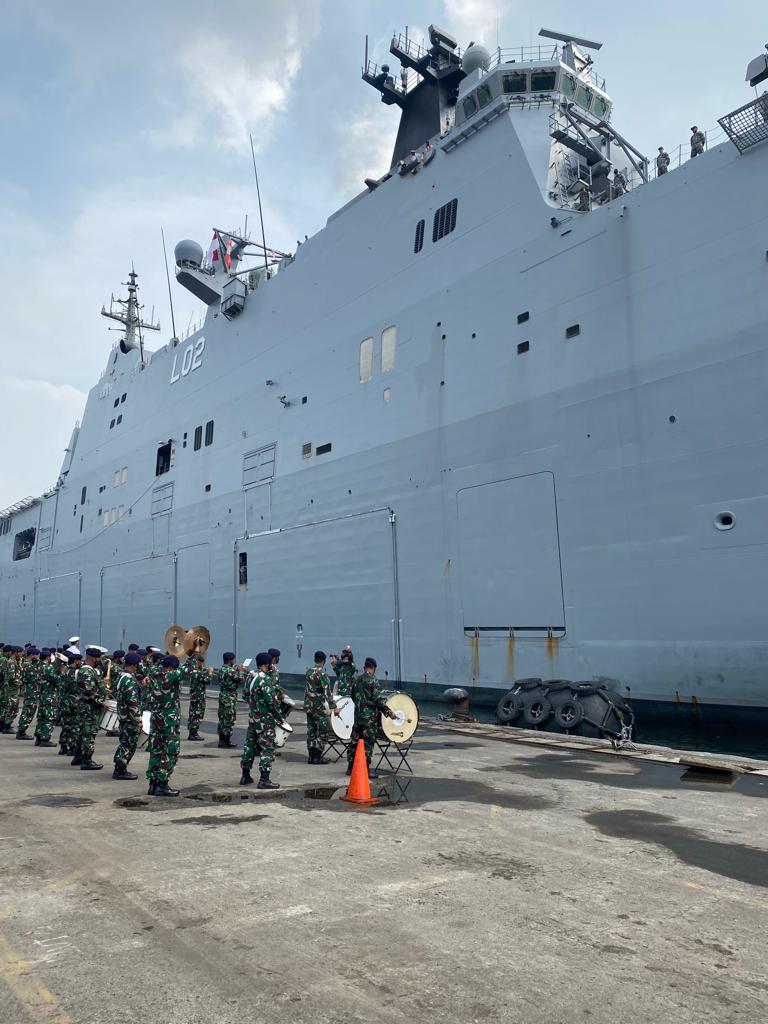 IKAHANid's tweet photo. Thank you #AusNavy HMAS Canberra sailed from Jakarta to meet up with the #IPE21 task group and continue on their regional deployment headed to Surabaya to participate in the combined naval exercise New Horizon '21 with @TNIAL #moresecuretogether 🇮🇩🤝🇦🇺 https://t.co/x01cvtlX8k