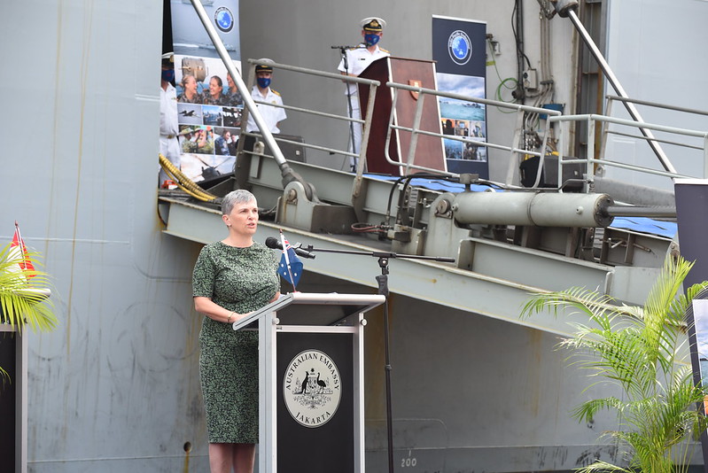 IKAHANid's tweet photo. #AusNavy HMAS Canberra berkunjung ke Indonesia 🇮🇩🤝🇦🇺 kunjungan ini meningkatkan interoperabilitas dan koordinasi antara kekuatan kita untuk memperkuat komitmen bersama di kawasannya #IPE21 https://t.co/JJf5sPpAsD