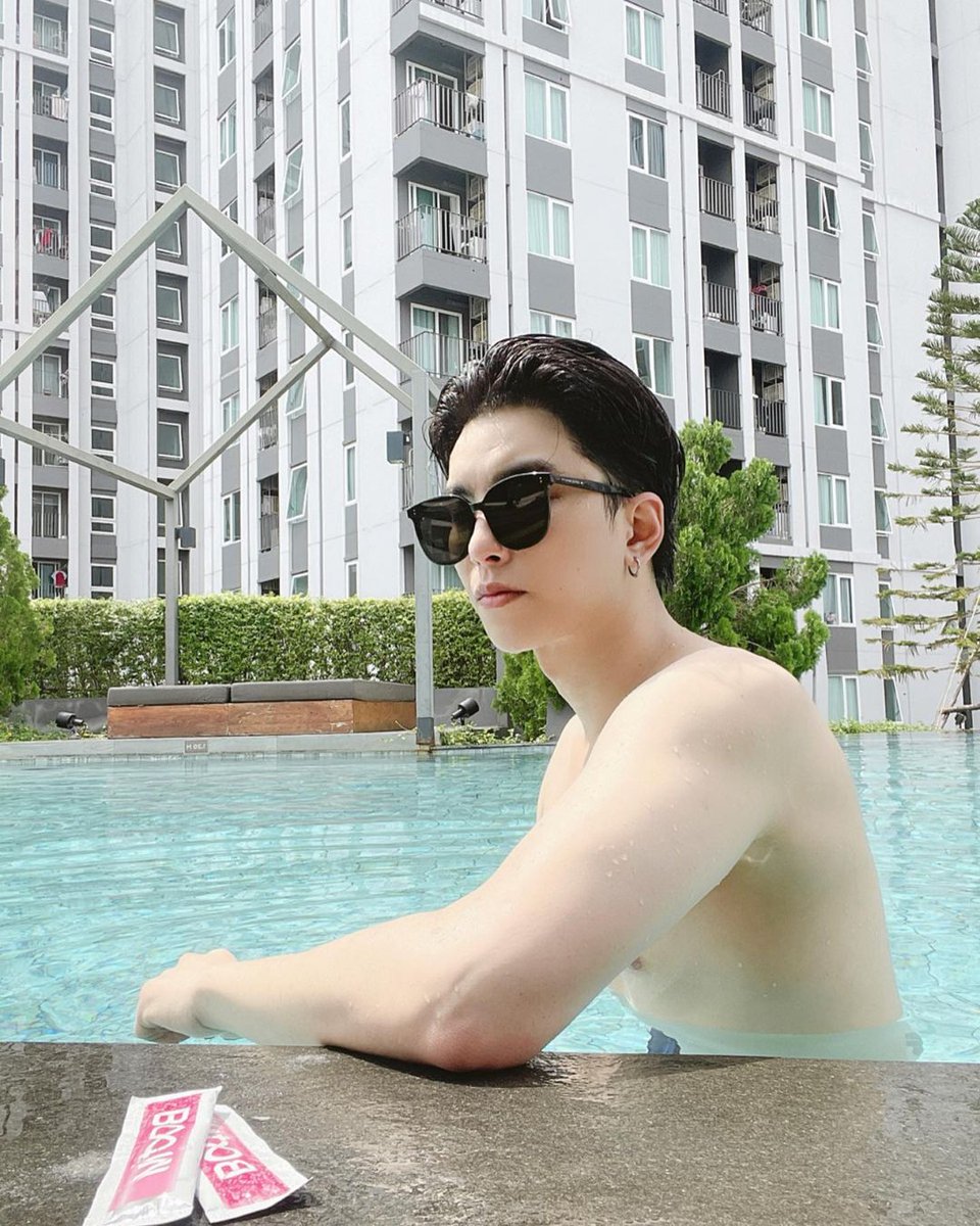 JUNIOROFFICIALX's tweet photo. Update IG : daddyjuniorx
.
.
💬: การประสบความสำเร็จในชีวิต…ไม่ใช่เพราะเราไม่เคยล้ม แต่เพราะเราสามารถลุกขึ้นได้…ในทุกๆ ครั้งที่ล้มต่างหาก
.
.
@daddyjuniorx
#ตัวเล็กของเนียร์ 
#starhunterentertainment https://t.co/qa0AQG7VNv