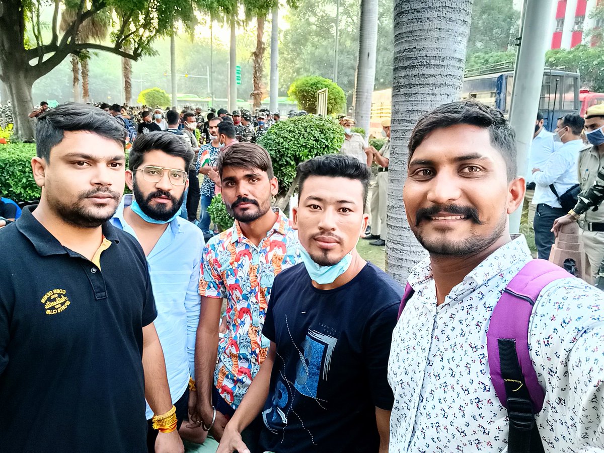 yogirao33's tweet photo. कांग्रेस पार्टी के सांसद गुरजीत सिंह अमृतसर का मिला सपोर्ट kha तन मन धन से आपके साथ हैं। संसद में आप के मुद्दे को उठाया जाएगा। @priyankagandhi @nsui @ravishndtv @ajju07548497 @Neerajkundan @yogirao33 @abhinaymaths @HansrajMeena @suryapsingh_IAS @AnupamConnects https://t.co/Xk0znybldl