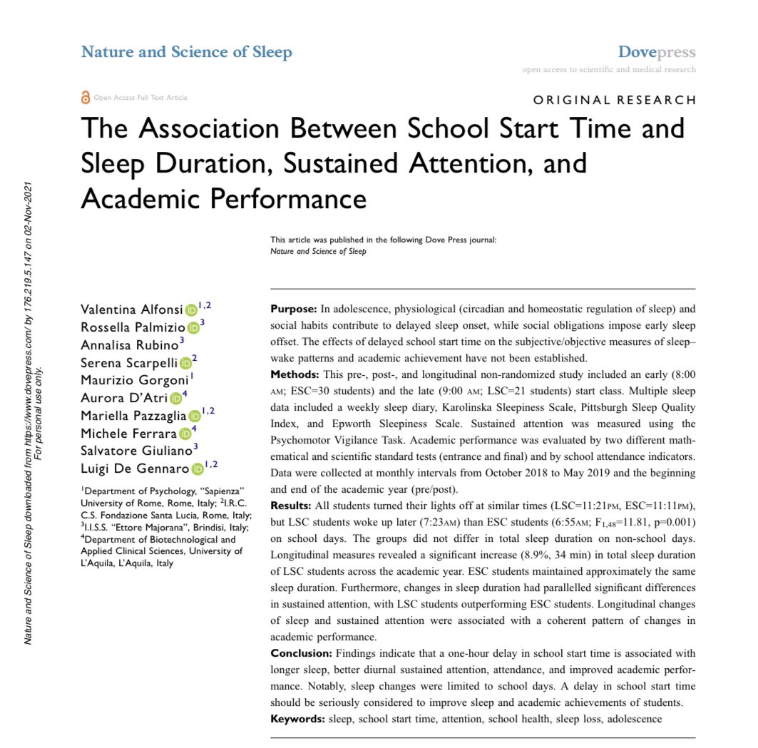 Bu değerli araştırmada;
Okula başlama saatindeki bir saatlik ertelemenin, çocuklarda daha uzun uyku, daha iyi dikkat, ders katılımı ve akademik performans sağladığı görülmüş.
“Yaz saati uygulaması sonlandırılarak çocukların gecenin karanlığında okula gitmesinin önüne geçilmeli”