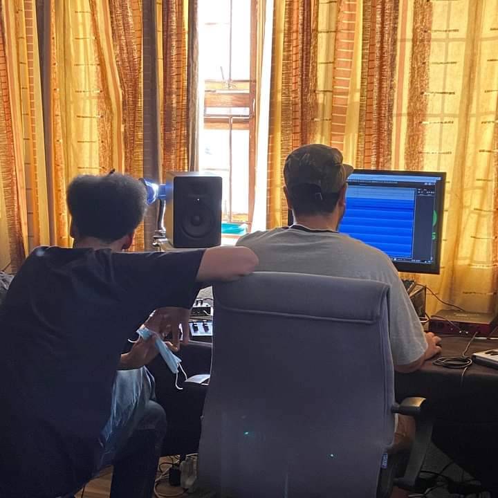 Metalloid_Lab's tweet photo. Been busy in the Lab, adding that last bit of spice to the new @jitsvinger1 album, coming soon...
#LabSessions
📸 Meagan Lyen https://t.co/lVfexWkK7a