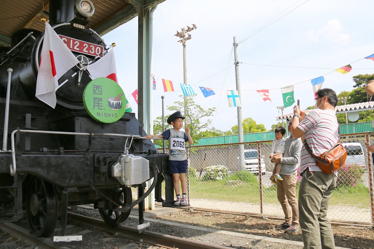 SL🚂の運転席に入れます】 西尾公園に展示してある「C12型230号蒸気