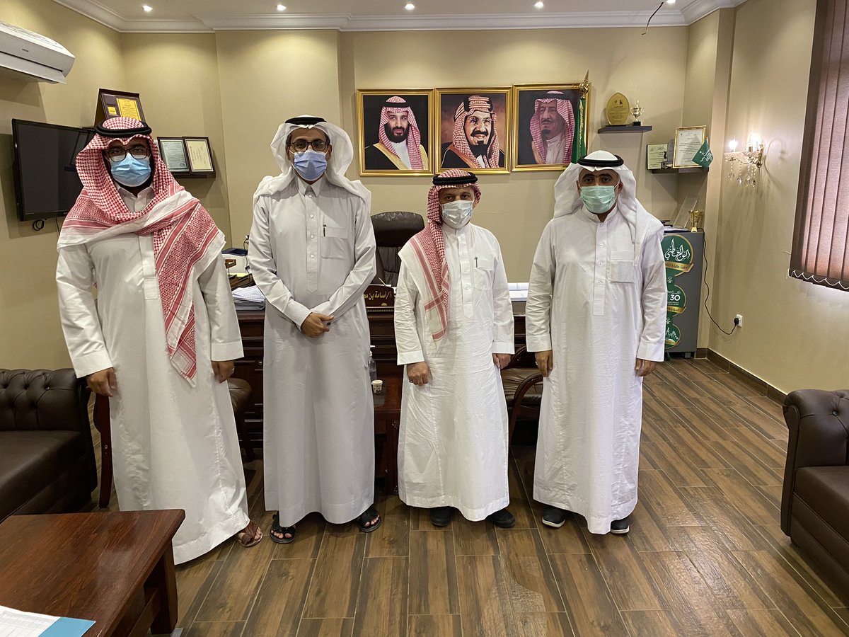 استقبل مدير مدرسة الانجاز الثانوية الاستاذ اسامة باندة ووكيل الشؤون التعليمية الاستاذ نايف كالو المشرف الاستاذ احمد الثمالي من مركز التميز ، حيث اطلع خلال الزيارة على انجازات المدرسة وتفعيل لجنة التميز ، وقد اعرب عن شكرة الادارة خلال الزيارة .