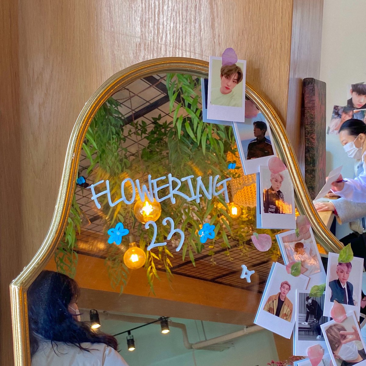 zzoccodotori's tweet photo. #우진이의_만개한_스물셋
#flowering_23_WJ
플라워카페에서 맞이하는 우진절이라니..♡ 정말 너무 행복했어요🥺 구석구석 꼼꼼하게 꾸며져있고 특전 씨디와 꽃까지..우진이 생일인데 나가지 행복해지는 마법🎀 카페 분위기도 너무 좋고 아기자기 너무 이뻐서 좋았어요❤️ 감사합니다💖 https://t.co/bvyNOIV7w0