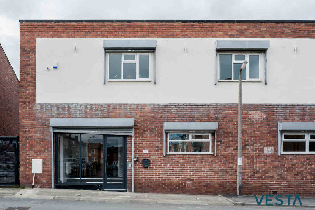 VestaBuyToLet's tweet image. This is a unique opportunity to purchase a small office block in #StHelens. It comes fully tenanted and generates 10% gross yield. See our listing for more info, photos and how to get in touch 👉 zcu.io/X9lx 

#TenantsIncluded #officeblock