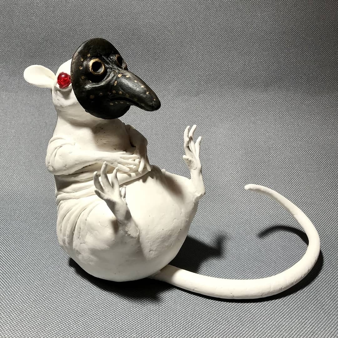 AIRArtGallery's tweet photo. Feature artist today is American artist Alexis Ellis with this delightful spooky sculpture 'Not my Fault this Time' .
Open Wed-Fri 11-6 and Sat 12-5. 

#AIRGallery  #art #studios #exhibition #event #macabre #mementomori #alexisellis  #plague #plaguerat #sculpture #darkhumour https://t.co/EKM50jfNwu
