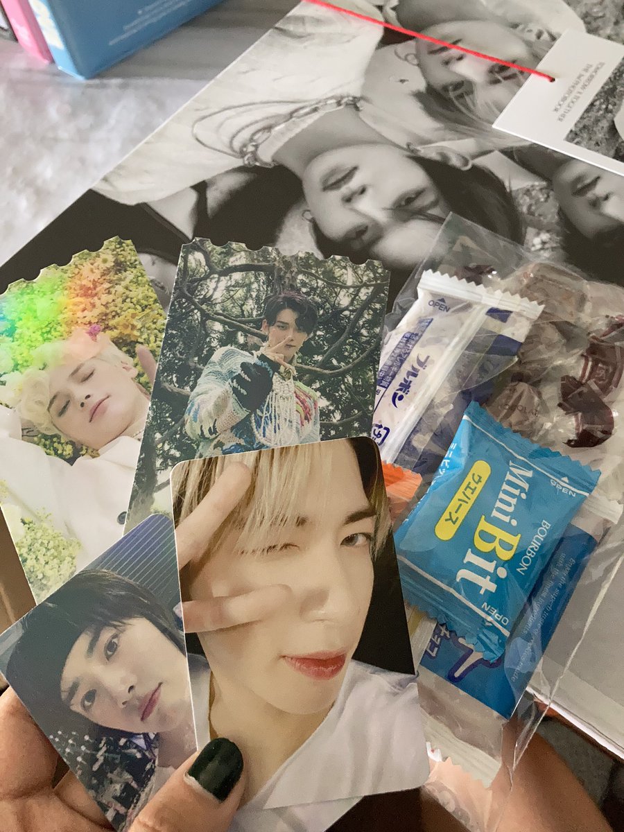 hueranghae0814's tweet photo. hellooo, @EvrlstngIslndPH !🥰 my 3rd h:our photobook came home today, I super appreciate the freebies and the safe packaging! until next timeee!🤍#EverlastingFeedbacks https://t.co/KLmGasfBVQ
