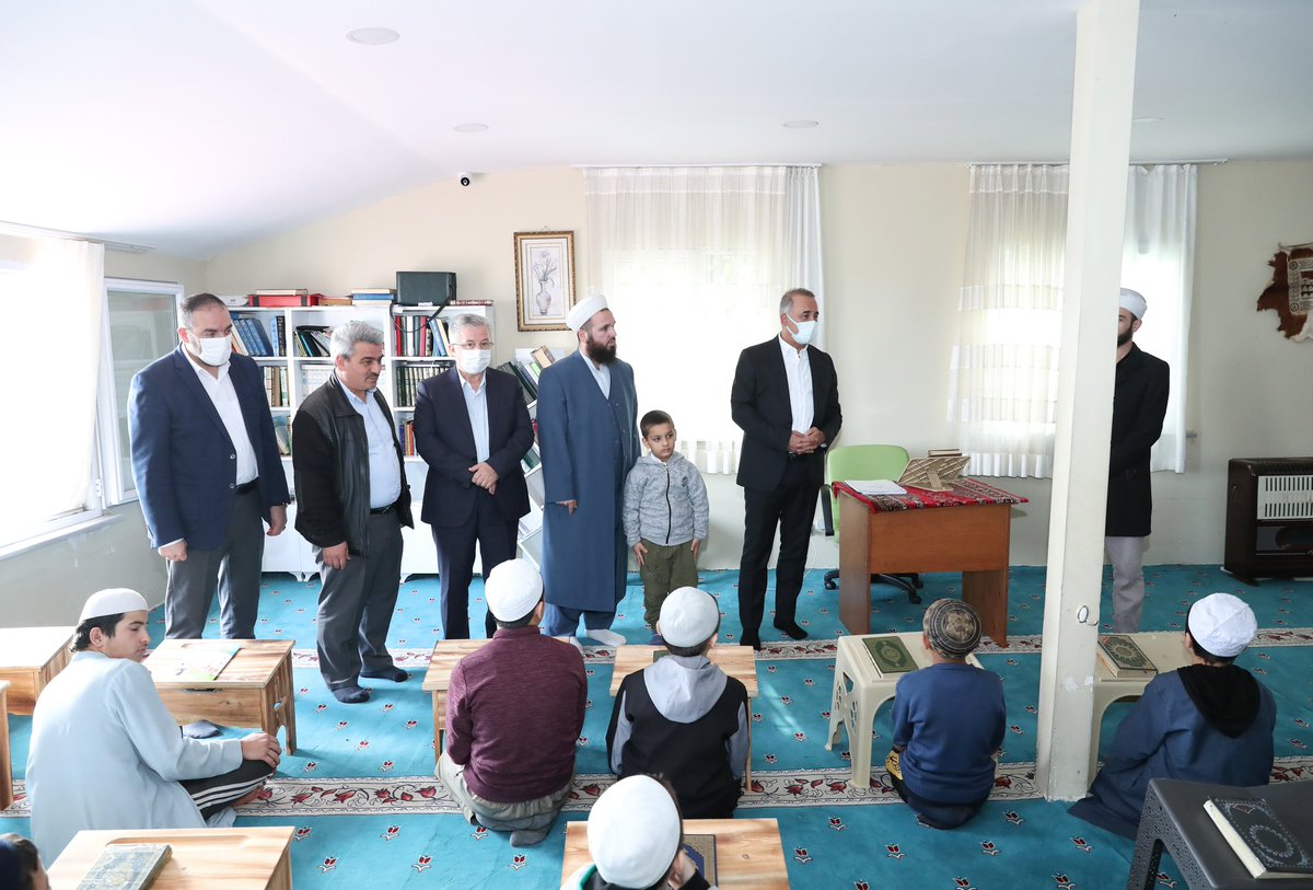 avadursun's tweet photo. “Sizin en hayırlınız, Kur’an’ı öğrenen ve öğretendir.” (Tirmizî, Fedâilü'l-Kur'ân, 15)

Sultangazi Kurucu İlçe Başkanımız Av. Murat Atım ile birlikte Yayla Mahallemizde Kur'an-ı Kerim eğitimi alan çocuklarımızı ziyaret ettik. https://t.co/CFyx6Z6PTN