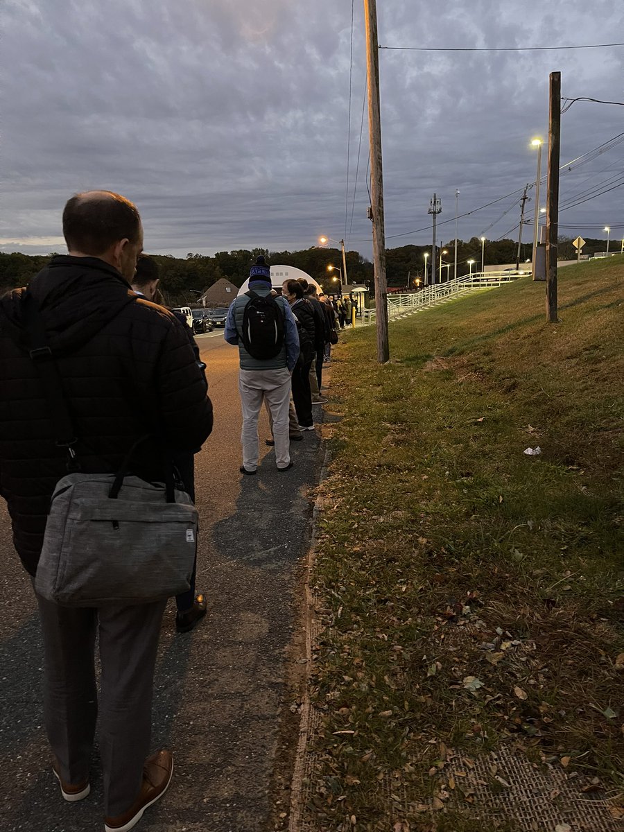 Chertok's tweet photo. @AcademyBus PNC is always a mess in AM, with scheduled busses not showing up, 100+ people In the line and zero communication or explanation from the company. https://t.co/HKxGEdYSQZ