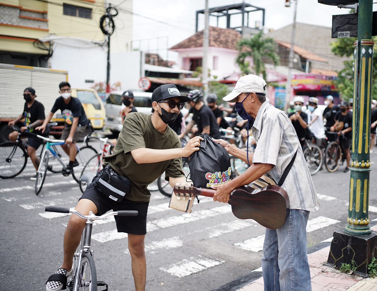 allyoucanart's tweet image. Beberapa hari lalu @im3ooredoo bersama komunitas sepeda Jakarta &amp;amp; Yogyakarta menggelar aktivitas bersepeda mengelilingi kota Jogja selama 3 hari.

Selengkapnya: instagram.com/p/CVxWJCvJPGY/…

#allyoucanart #bersatubagiberkah #indosatooredoo #jnmbloc #shaggydog #igamassardi #prontaxan