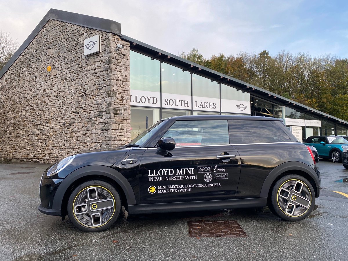LloydMINI's tweet photo. Our #MINIElectric is on its way to the team at @urbanfoodhouse @HookedWindermer @sapore_kendal and @EstuaryGrange as part of our #LloydMINILocalInfluencers series. Doesn't she look fabulous?  ⚡🔌 

#ElectricDriving #MaketheSwitch https://t.co/bn8z6qDIsp
