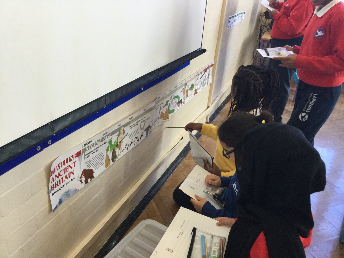 LarkHallPrimary's tweet photo. #lhblackfriars #lhwaterloo exploring Viking artefacts and asking questions for our new topic. #lhhgsu #questioningminds https://t.co/qchOfjyHSx