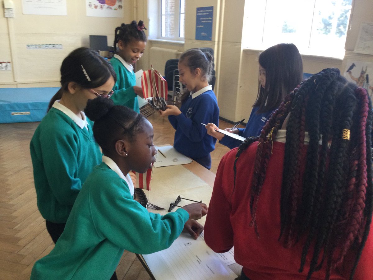 LarkHallPrimary's tweet photo. #lhblackfriars #lhwaterloo exploring Viking artefacts and asking questions for our new topic. #lhhgsu #questioningminds https://t.co/qchOfjyHSx