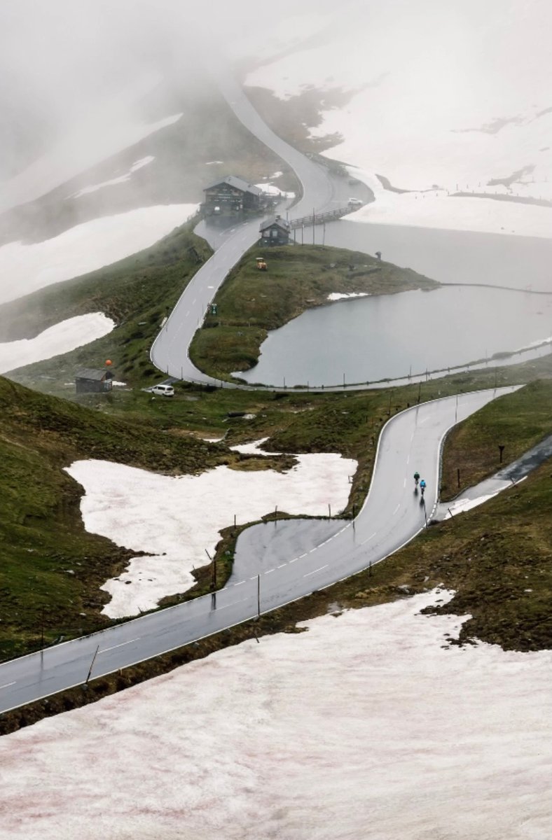 Die Zwiebel - Radfahren im Herbst!

Muss das Radl beim ersten Nebel in den Keller? Natürlich nicht! Wir zeigen euch die richtige Kombination von Layern.

MEHR IM TRIPLE2 BLOG

#ridetriple2 #cyclist #cyclinglife #roadbike #instacycling #roadcycling #autumn #fallvibes