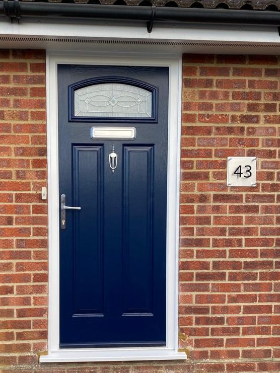 Wow!
What a beautiful colour, striking and yet it blends in beautifully!
Another great installation by SDCltd.
#Frenchnavy #Endurance #Rocal #newdoor #heritage #newdoornewme #HomeImprovement #SDCltd