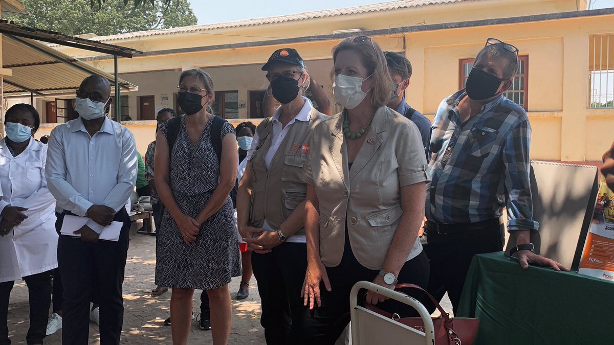 UNFPAMocambique's tweet photo. #HighLevelVisit: Next stop ➡️ SAAJ (Youth Friendly Space) a safe space where #SRH services are provided to girls and boys. 🏥
🗣Safe abortion is also a social emergency. No stigma and no deaths‼️
- Stated the @IpasOrg mentors during the visit https://t.co/LfHtC5tuoR