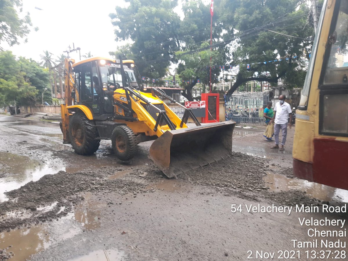 Velachery main road - Restoration work under progress @ank11419