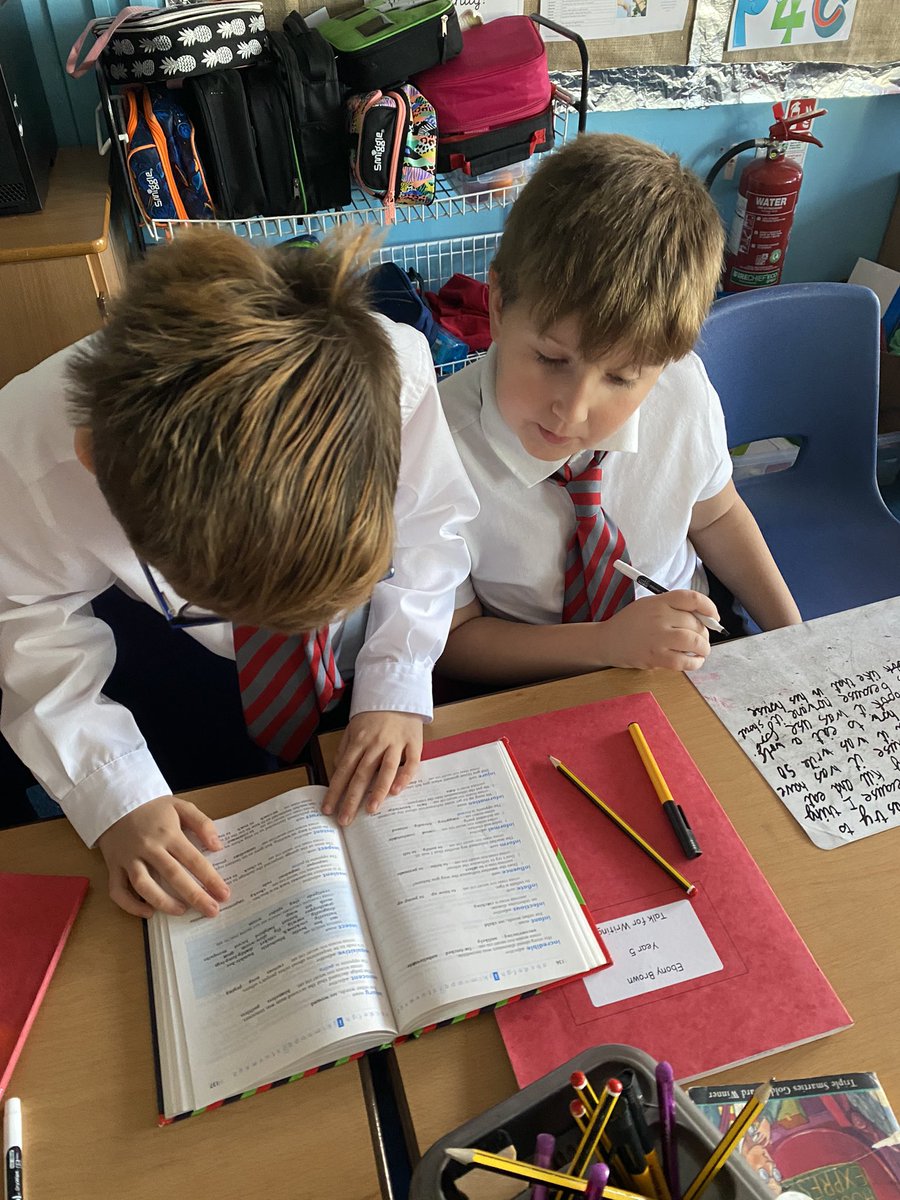 misshayspag's tweet photo. We’ve had detective Ralph in with us this morning to tell about a crime that’s been committed. We’ve split ourselves into the prosecution and the defence team so we can gather evidence to prove that curly pig is either guilty or innocent #T4W  #creativehook https://t.co/uwzYE8MpN2
